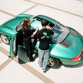 L'ART & PORSCHE MUSEUM T-SHIRT - BLACK